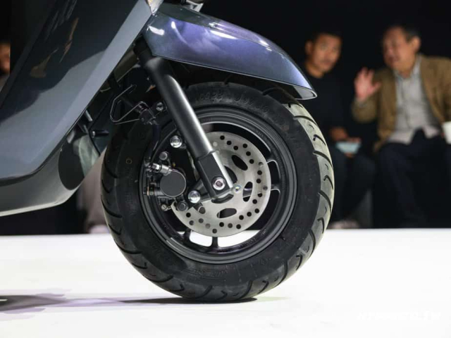 Chi tiet Yamaha Limi 2024 vua ra mat so huu cum dong ho xin so hon ca dien thoai - 7