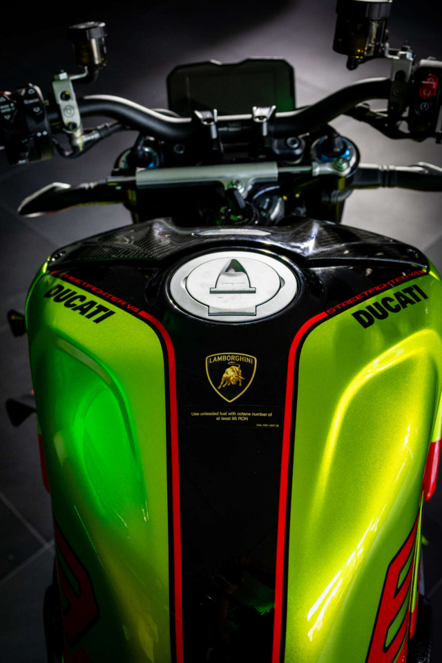 Ducati Streetfighter V4 Lamborghini da co mat tai Chau A hon 2 ty dong - 7