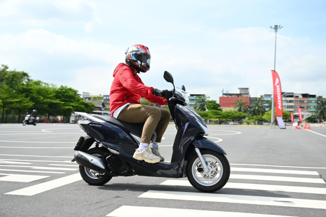 3 can benh thuong gap tren Honda Lead 4 van khien chu xe khoc thet - 5