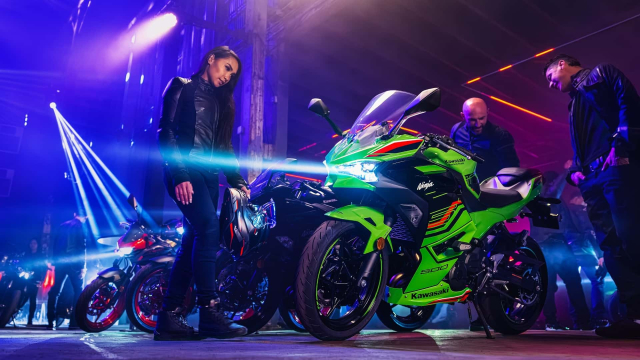 Kawasaki Ninja 500 phien ban ky niem 40 nam ra mat thi truong - 7