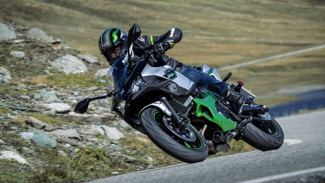 Kawasaki Ninja 7 va Z7 hybrid 2024 da chinh thuc ra mat thi truong voi gia de tiep can - 3
