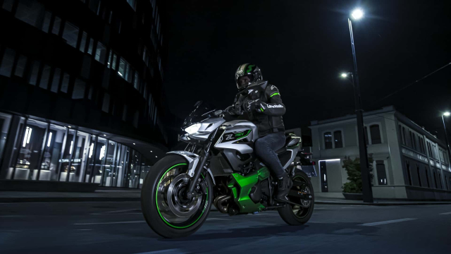 Kawasaki Ninja 7 va Z7 hybrid 2024 da chinh thuc ra mat thi truong voi gia de tiep can - 7