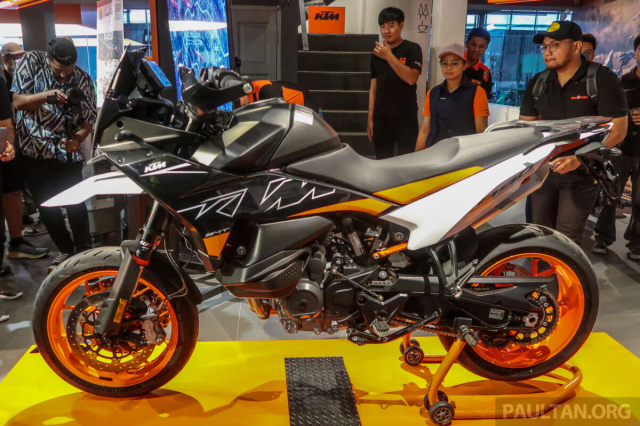 KTM 890 SMT 2024 hien da co mat tai Chau A gia tu 500 trieu dong - 3