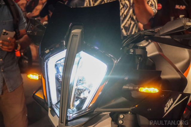 KTM 890 SMT 2024 hien da co mat tai Chau A gia tu 500 trieu dong - 4