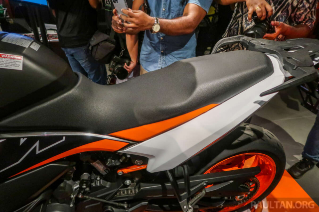 KTM 890 SMT 2024 hien da co mat tai Chau A gia tu 500 trieu dong - 19
