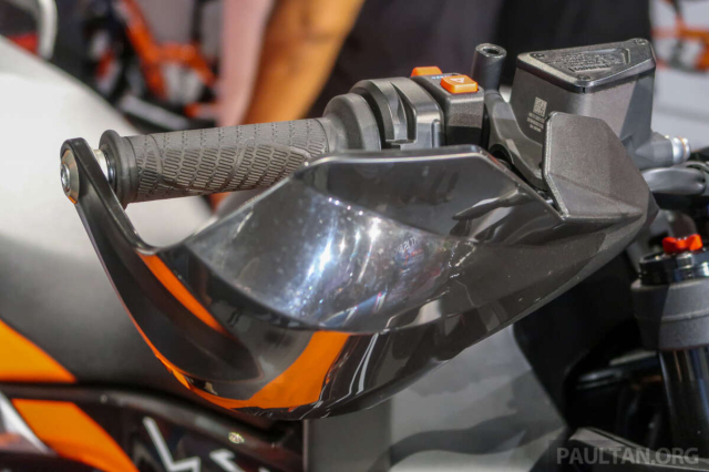 KTM 890 SMT 2024 hien da co mat tai Chau A gia tu 500 trieu dong - 21
