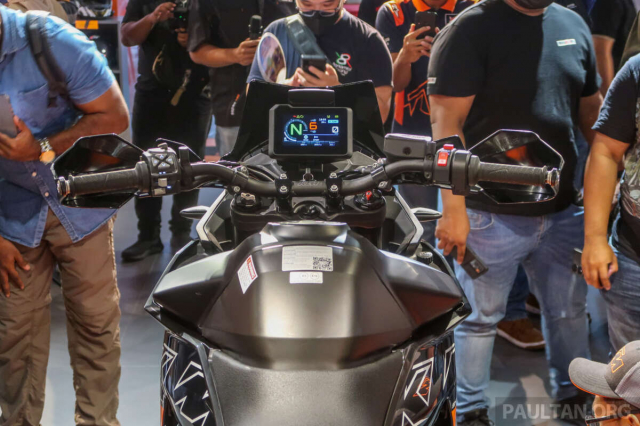 KTM 890 SMT 2024 hien da co mat tai Chau A gia tu 500 trieu dong - 6