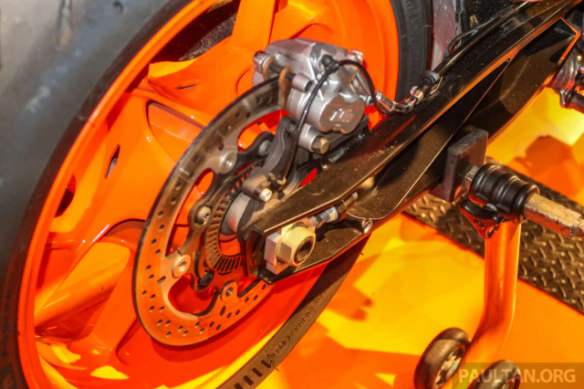KTM 890 SMT 2024 hien da co mat tai Chau A gia tu 500 trieu dong - 25