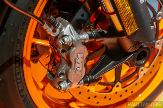 KTM 890 SMT 2024 hien da co mat tai Chau A gia tu 500 trieu dong - 24
