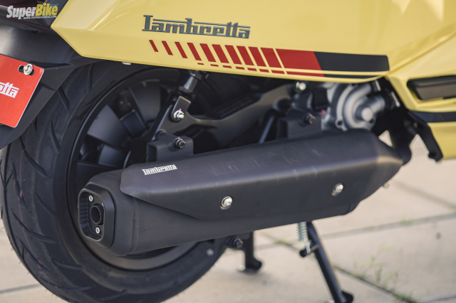 Lambretta X200 lam le gat gio Vespa Sprint bang dan chan xin hon toan dien - 26