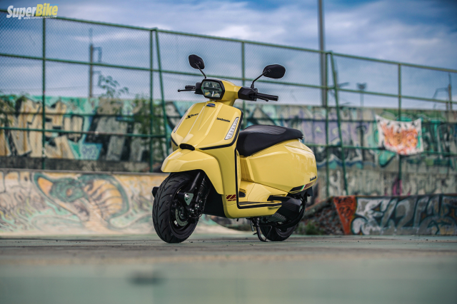 Lambretta X200 lam le gat gio Vespa Sprint bang dan chan xin hon toan dien - 40
