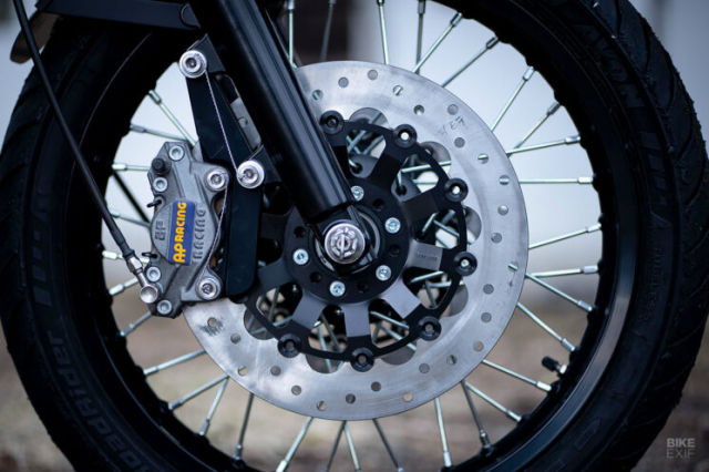 Một chiếc xe đua triumph t140 lấy cảm hứng từ tr6 của steve mcqueen