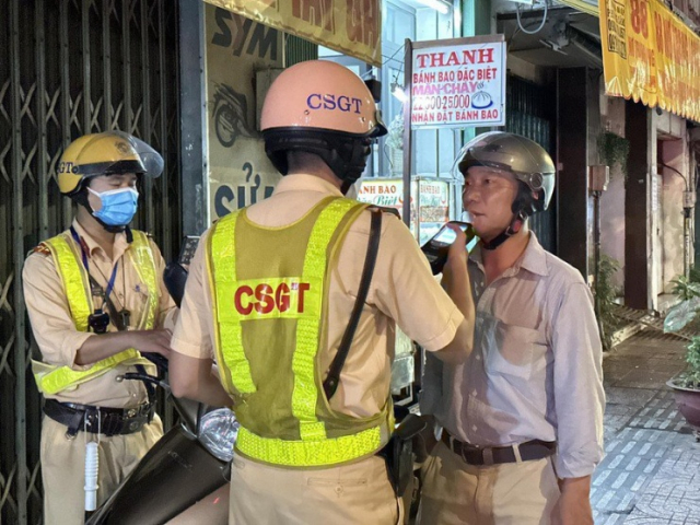 Nguoi vi pham luat giao thong co duoc tra gop nhu mua hang hay khong - 3