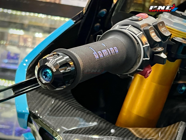 S1000RR do cuc chat trong dien mao ao dua Anpha Racing - 8