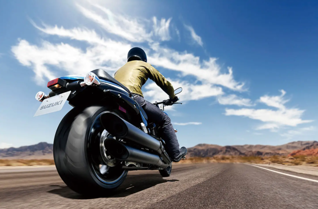 Suzuki Boulevard M109R 2024 tro lai trong nam moi