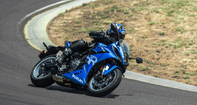 Suzuki GSX8R duoc duyet tham du MotoAmerica Twins Cup 2024 - 3