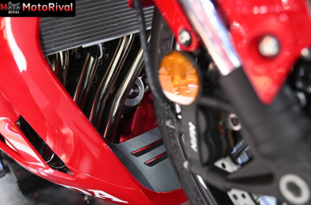 Triumph Daytona 660 VS Honda CBR650 tren ban can thong so - 3