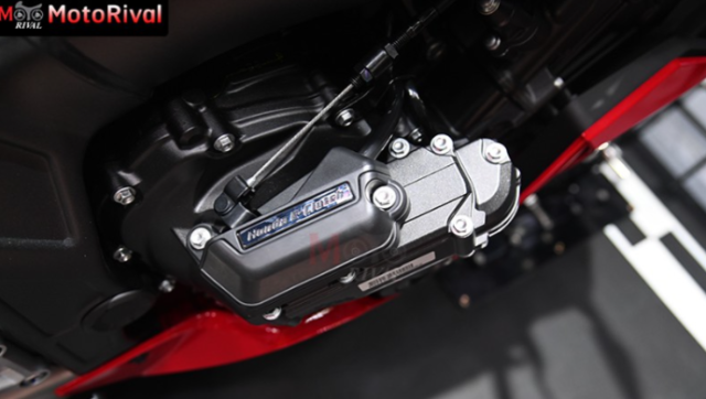 Triumph Daytona 660 VS Honda CBR650 tren ban can thong so - 5