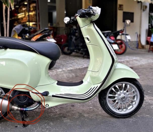 Vespa bị nhiều chị em phản ánh làm hư trang phục khiến khổ chủ ngậm ngùi xót xa