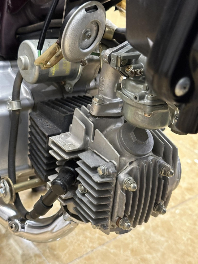 Honda Dream Thai 25 nam tuoi zin tung con oc co gia 1 ty dong - 4