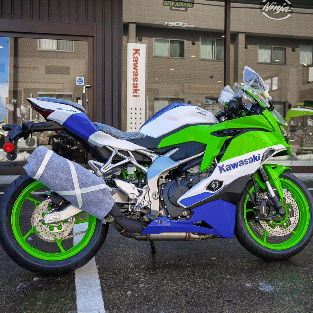 Kawasaki Viet Nam chinh thuc nhan coc ZX4R voi gia ban hon 240 trieu dong - 4