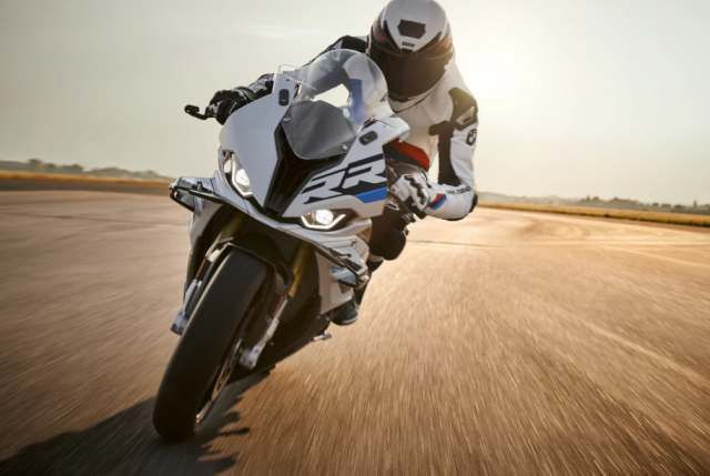 S1000RR 2024 mau trang Light White M Motorsport hien dang mo ban tai Thai Lan - 5