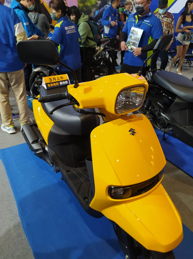 Suzuki SUI 125 lo dien ngoai hinh moi nhan manh vao ve dep tre trung - 9