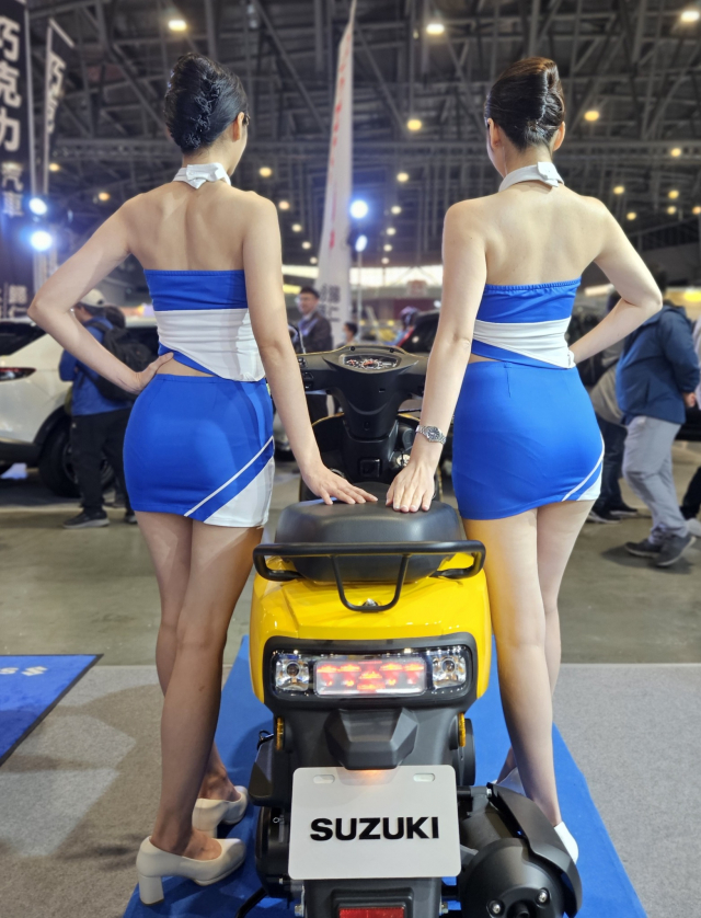 Suzuki SUI 125 lo dien ngoai hinh moi nhan manh vao ve dep tre trung - 12