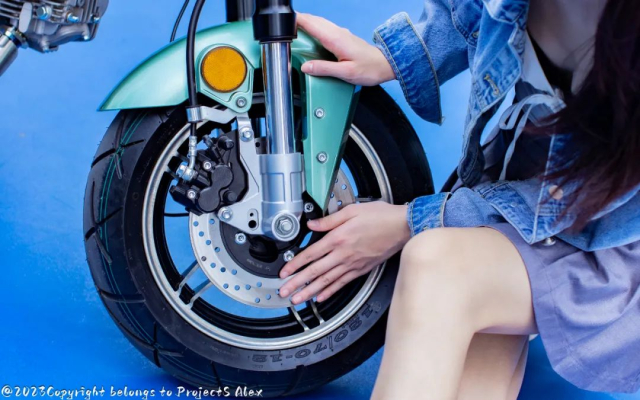 Awak AK11 2024 so huu ngoai hinh nhu mot khau sung xung tam voi ten goi - 7