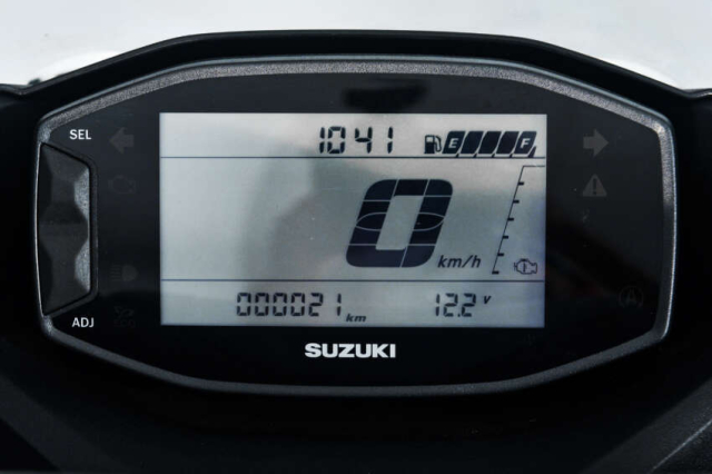 Burgman 2024 duoc Suzuki tung ra voi gia ban ngang ngua Honda Lead - 6