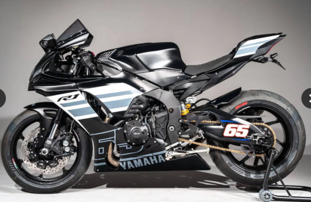 Yamaha R1 Jonathan Rea Replica va Winter Test hien da co san voi so luong gioi han 65 chiec - 18