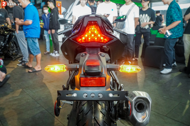 Can canh Kawasaki Ninja ZX4R vua ra mat tai Viet Nam voi gia ban 250 trieu Dong - 15