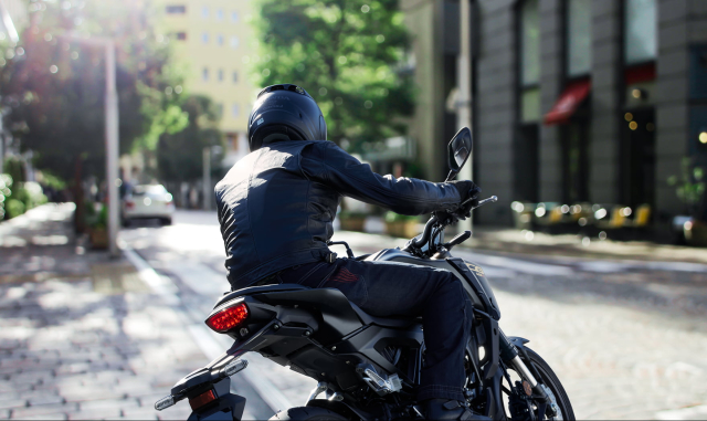CB125R 2024 so huu man hinh tu thay doi mau sac dua vao ngay dem - 18