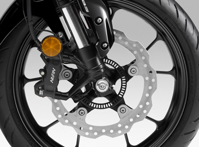 CB125R 2024 so huu man hinh tu thay doi mau sac dua vao ngay dem - 9