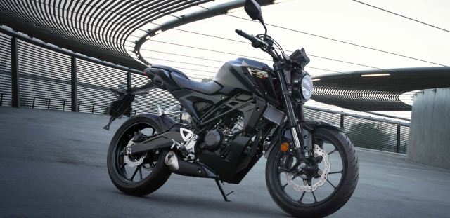CB125R 2024 so huu man hinh tu thay doi mau sac dua vao ngay dem - 21