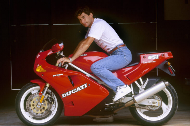 Ducati tri an nha vo dich F1 3 lan Ayrton Senna bang phien ban gioi han Monster Senna - 4