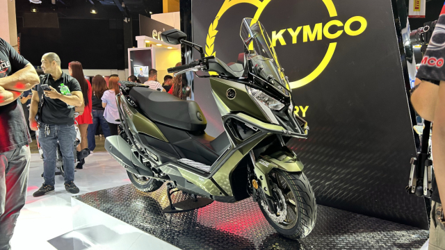 Kymco ra mat phien ban 60 nam danh cho mau xe tay ga dia hinh doi thu truc tiep cua Honda ADV160 - 3