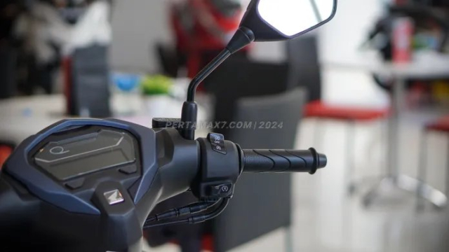 Can canh Vario 125 2025 phien ban cao cap nhat duoc Honda trang bi tan rang - 4