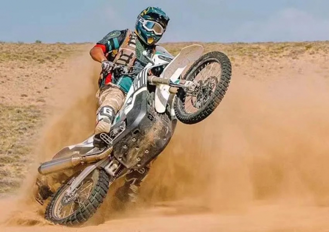 Kove 450 Rally mang phong cach mo to Dakar da co mat tai VN voi gia hon 260 trieu dong - 9