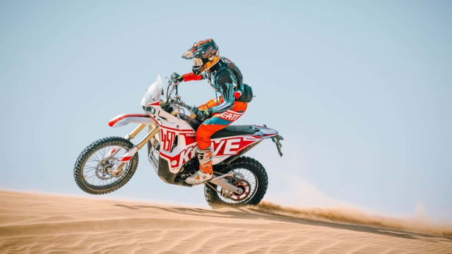 Kove 450 Rally mang phong cach mo to Dakar da co mat tai VN voi gia hon 260 trieu dong - 4