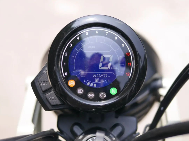 Chi tiet Crosser 125 2025 Mau xe khien ai cung nham lan voi Honda CT125 - 7