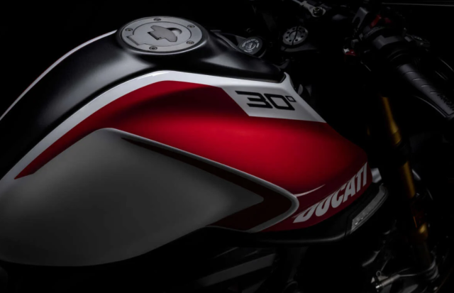 Ducati Monster 30 Anniversario ra mat gia gap doi ban tieu chuan - 7