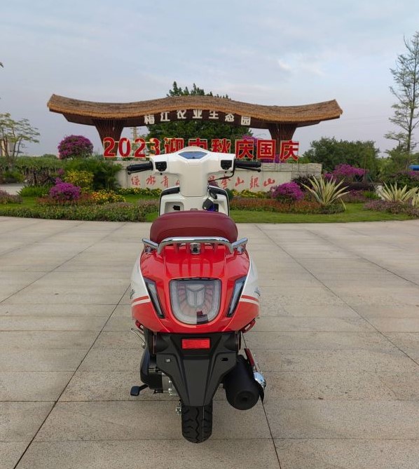 Mau xe ga 125cc la mat vua xuat hien tai Trung Quoc - 5