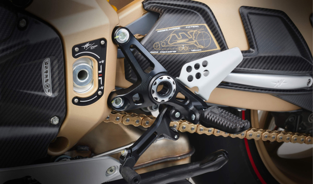 Co 2 ty dong chua chac so huu duoc MV Agusta Superveloce 1000 Serie Oro 2025 - 9