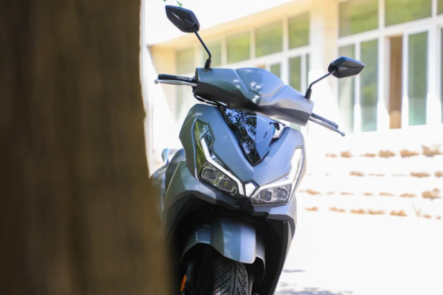 VRS150 2025 so huu dan chan ngang tam Honda SH nhung gia chua toi 50 trieu - 18