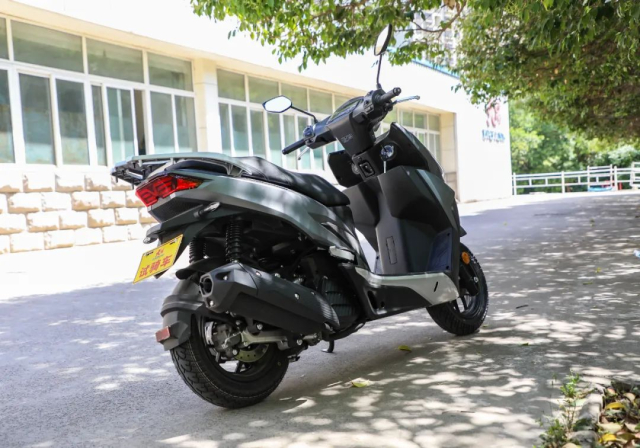 VRS150 2025 so huu dan chan ngang tam Honda SH nhung gia chua toi 50 trieu - 17