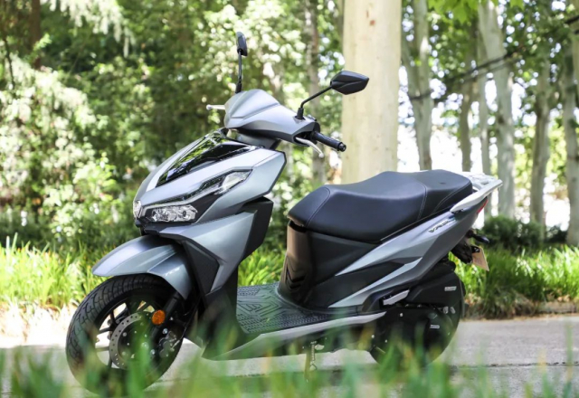 VRS150 2025 so huu dan chan ngang tam Honda SH nhung gia chua toi 50 trieu - 19