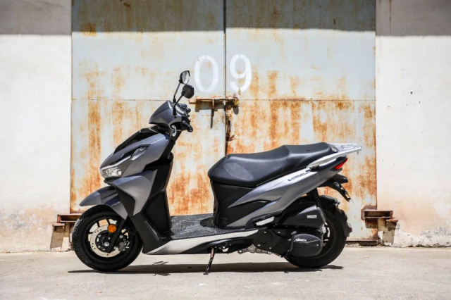 VRS150 2025 so huu dan chan ngang tam Honda SH nhung gia chua toi 50 trieu - 21
