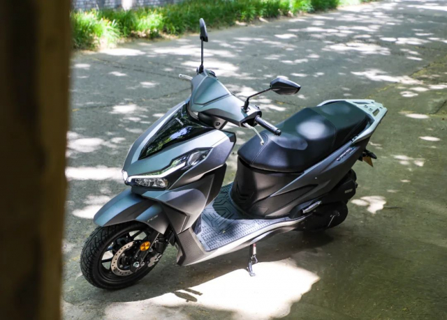 VRS150 2025 so huu dan chan ngang tam Honda SH nhung gia chua toi 50 trieu - 20