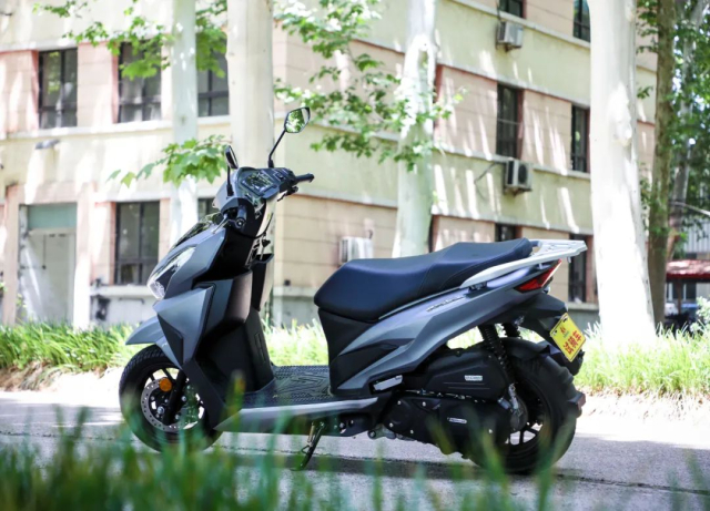 VRS150 2025 so huu dan chan ngang tam Honda SH nhung gia chua toi 50 trieu - 22